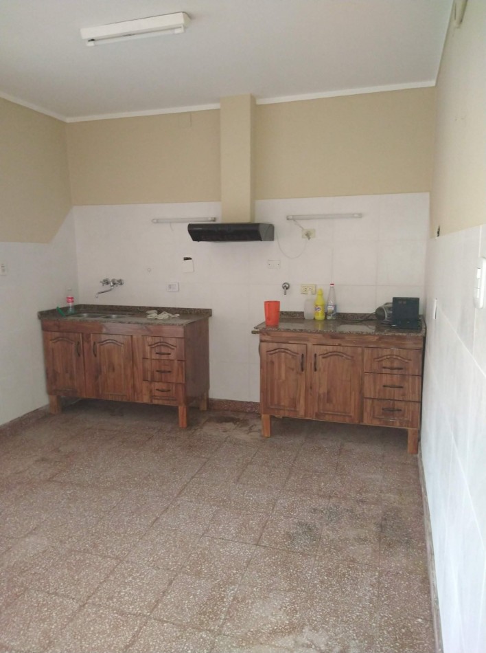 Gran casa con 6n dormitorios. Ideal familia numerosa o emprendimiento comercial