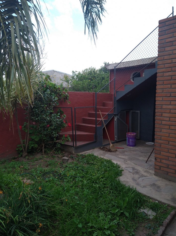 Gran casa con 6n dormitorios. Ideal familia numerosa o emprendimiento comercial