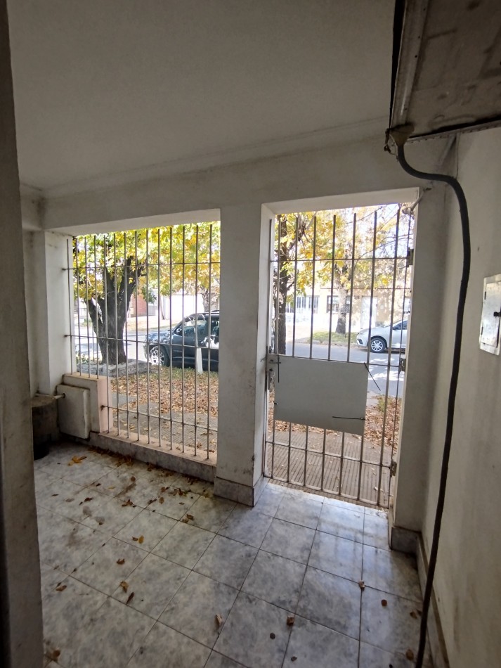 Casa a 3 cuadras de Av. Aristobulo del Valle. Oportunidad!