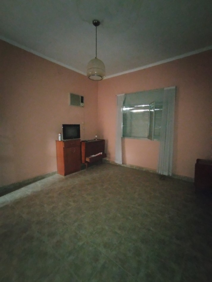 Casa a 3 cuadras de Av. Aristobulo del Valle. Oportunidad!
