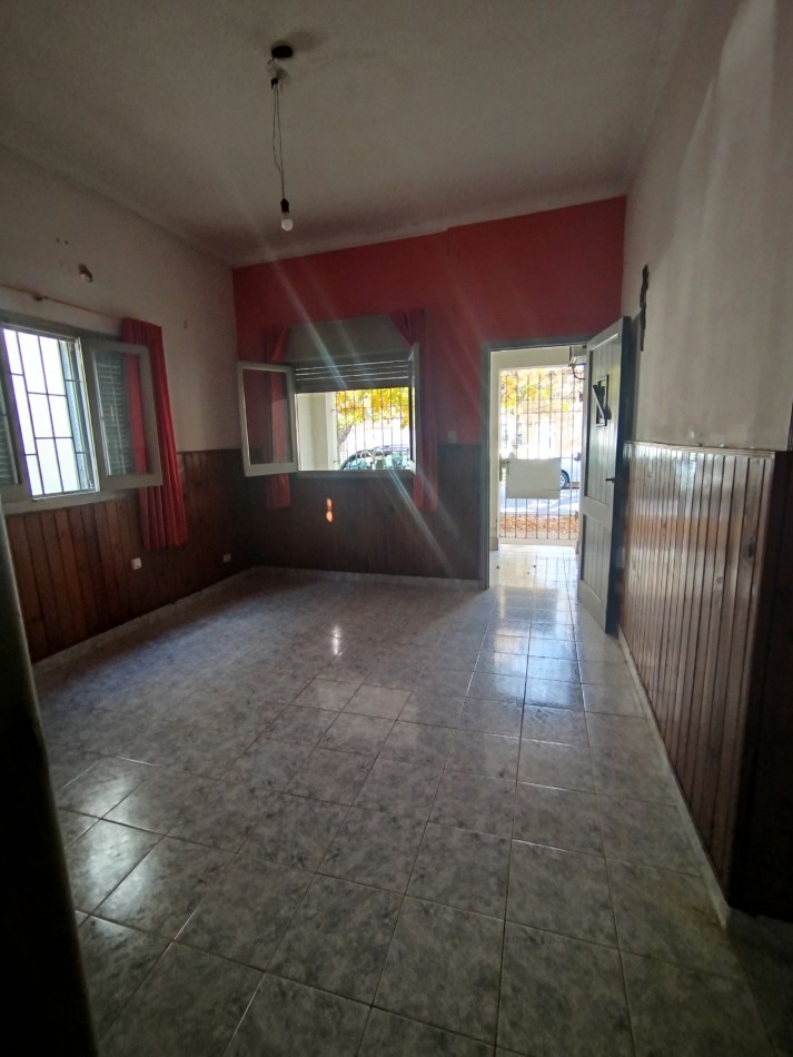 Casa a 3 cuadras de Av. Aristobulo del Valle. Oportunidad!